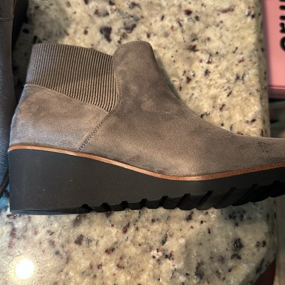Last One! NEW Grey Lauren Blakwell Ankle Boot - Picture 9 of 9